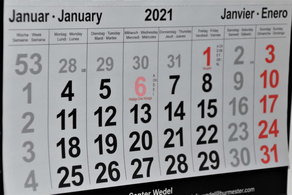 A close-up of a trilingual (German, English, Spanish) January 2021 calendar page, perfect for a rental business. Weeks 53 to 5 are shown; the numbers 1, 3, 6, 10, 17, 24, and 31—ideal for tracking reservations—are highlighted in red.